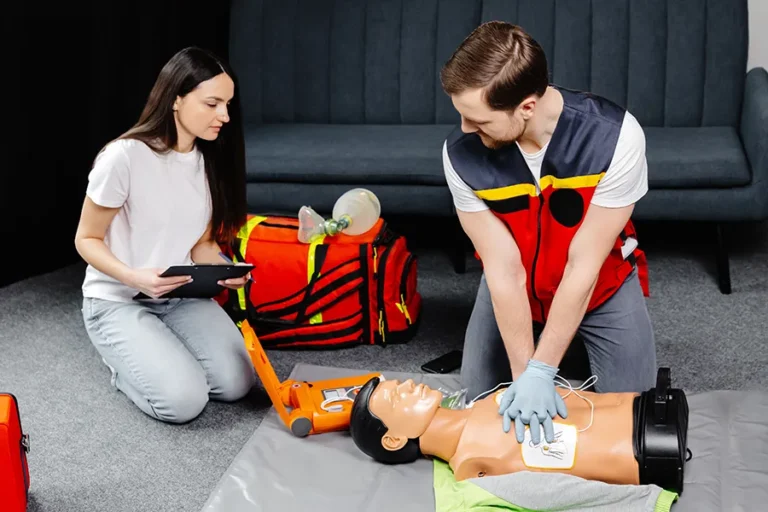 man-and-woman-practicing-cpr-in-training-session